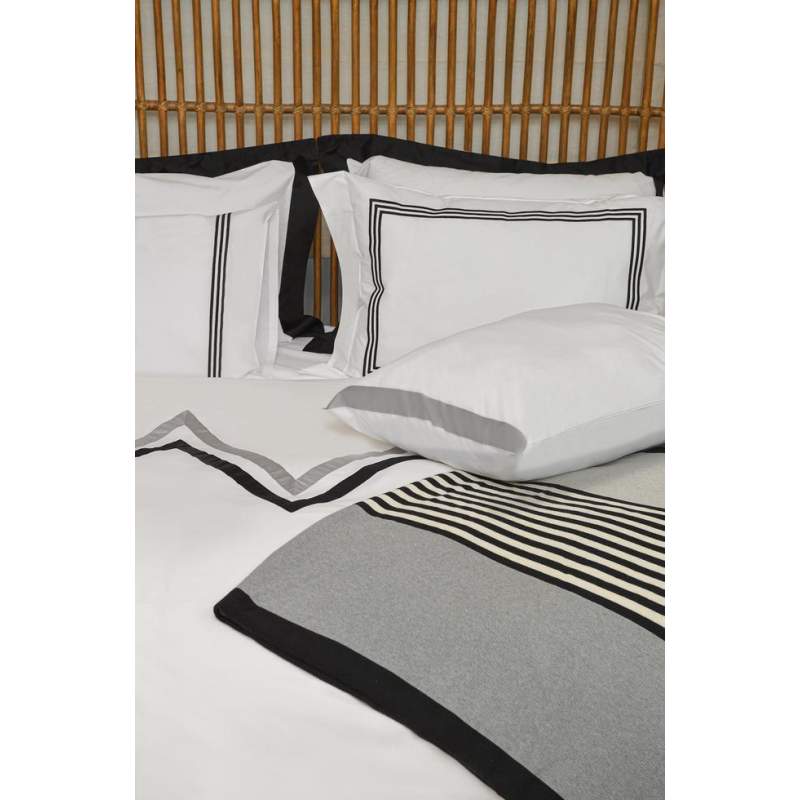 VAKKO THREE ROW PIKO BEdding SET