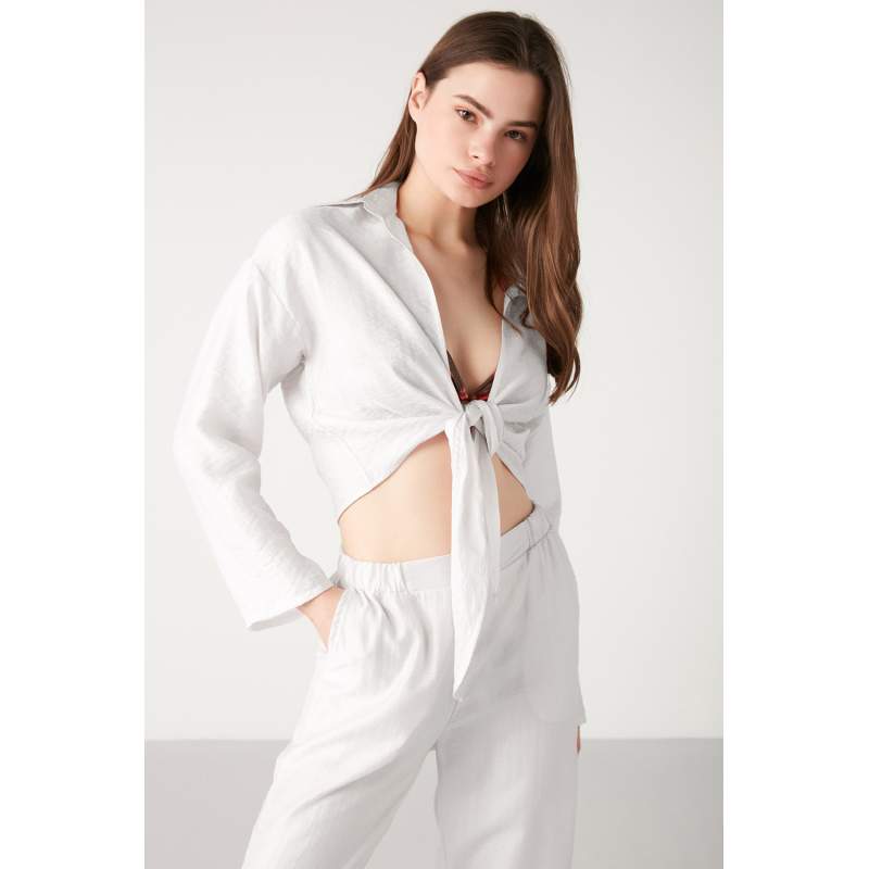 Berry Tie Shirt Collar Crop