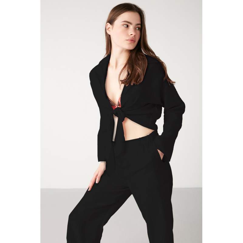 Berry Tie Shirt Collar Crop