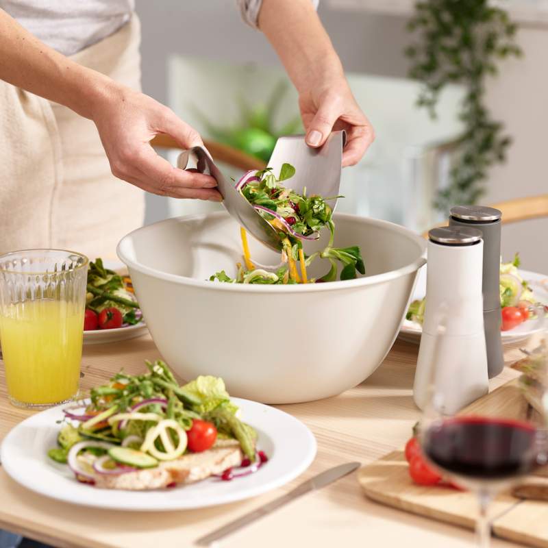 Joseph Joseph Contour Salad Bowl with Integrated Service