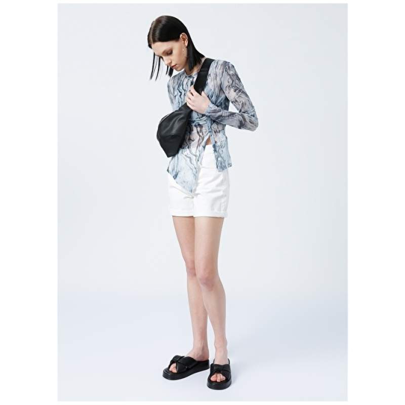 Factory Karinta Normal Waist Basic Plain White Women's Shorts