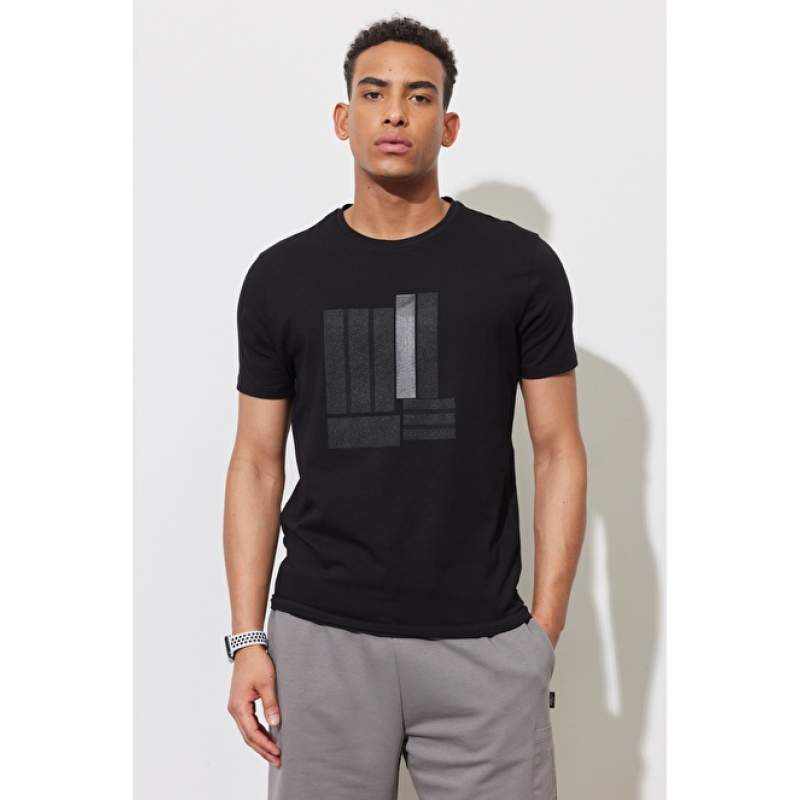 Slim Fit Crew Neck Cotton Printed T-Shirt