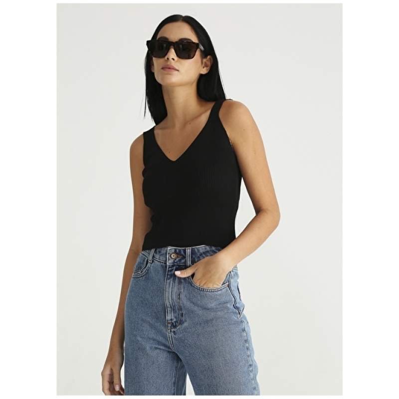 Factory V-Neck Straight Black Women's Athlete ARYA