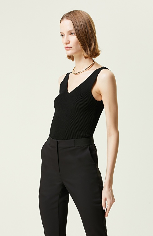 Black Strap Knitwear Singlet