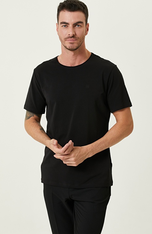 Black T-shirt