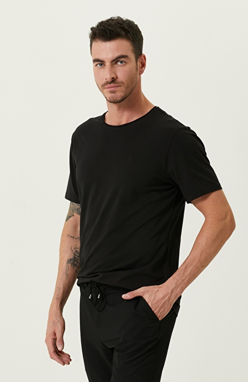 Black T-shirt