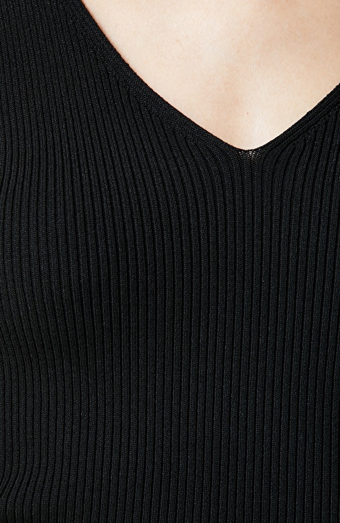 Black Strap Knitwear Singlet