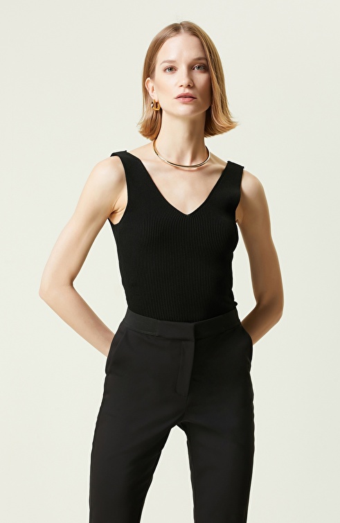 Black Strap Knitwear Singlet