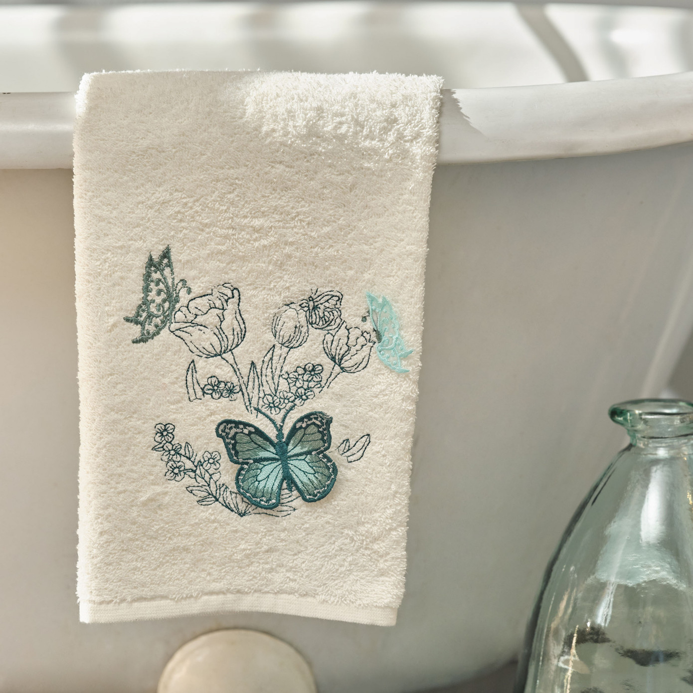 Karaca Home Butterfly 3D Embroidered Green Off White 6 Pcs Family Bathroom Set