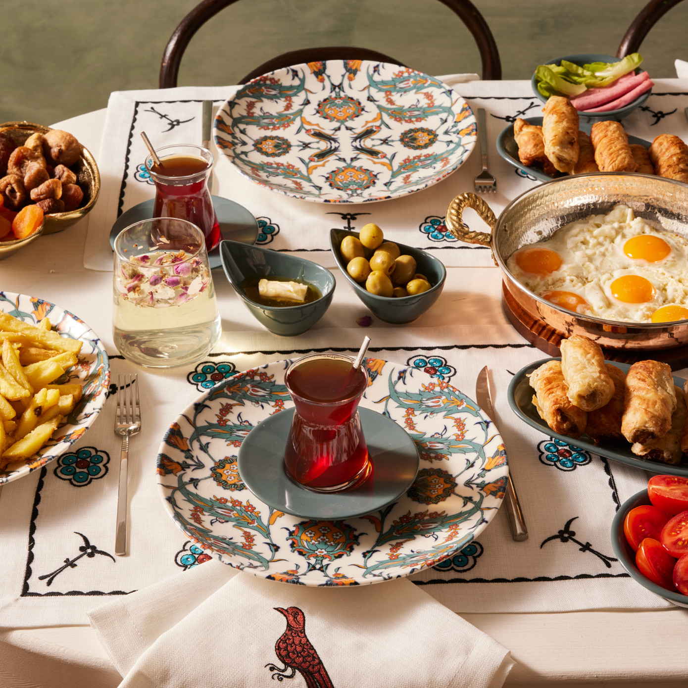 Karaca Flevo Porcelain 26 Pieces Breakfast/Service Set For 6 Persons