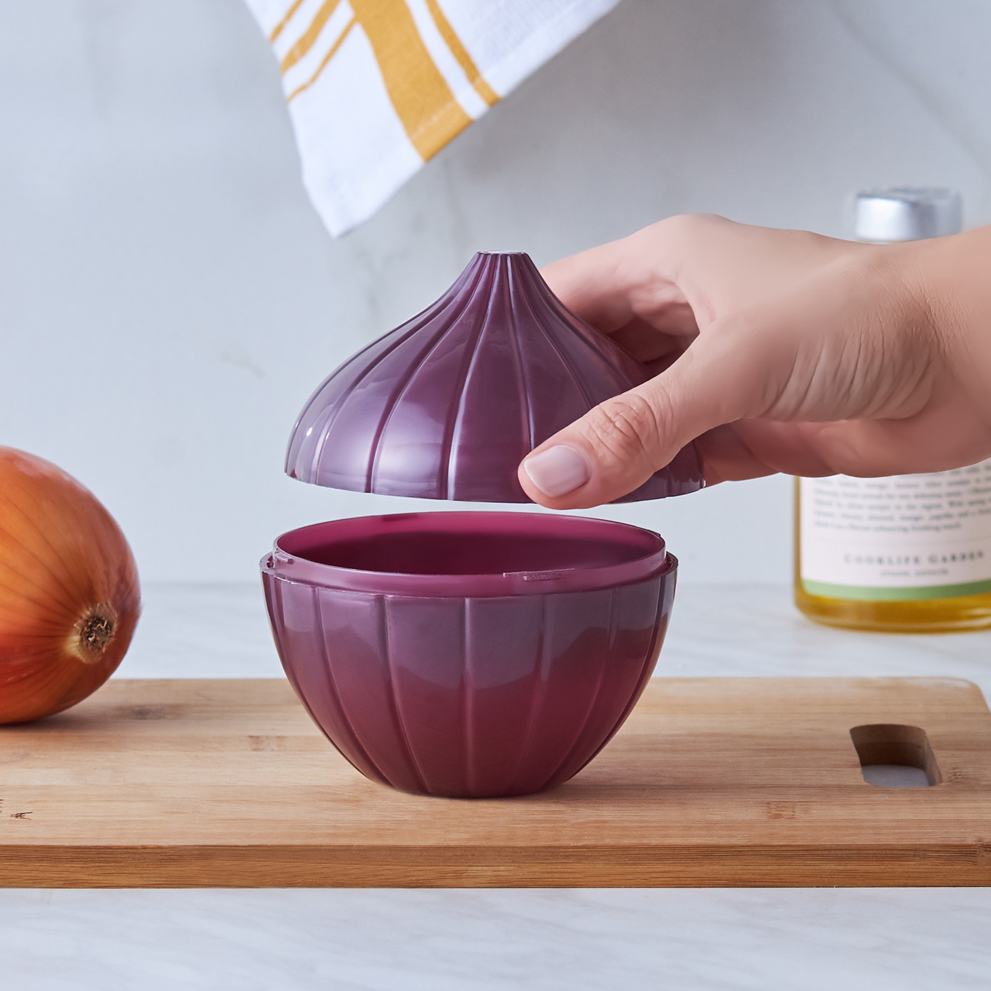 Crick Crack Onion Storage Container