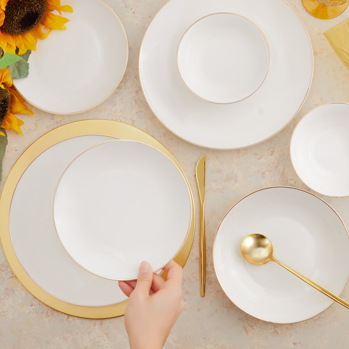 Karaca Alicia 24 Pieces 6 Person Porcelain Gold Round Dinnerware