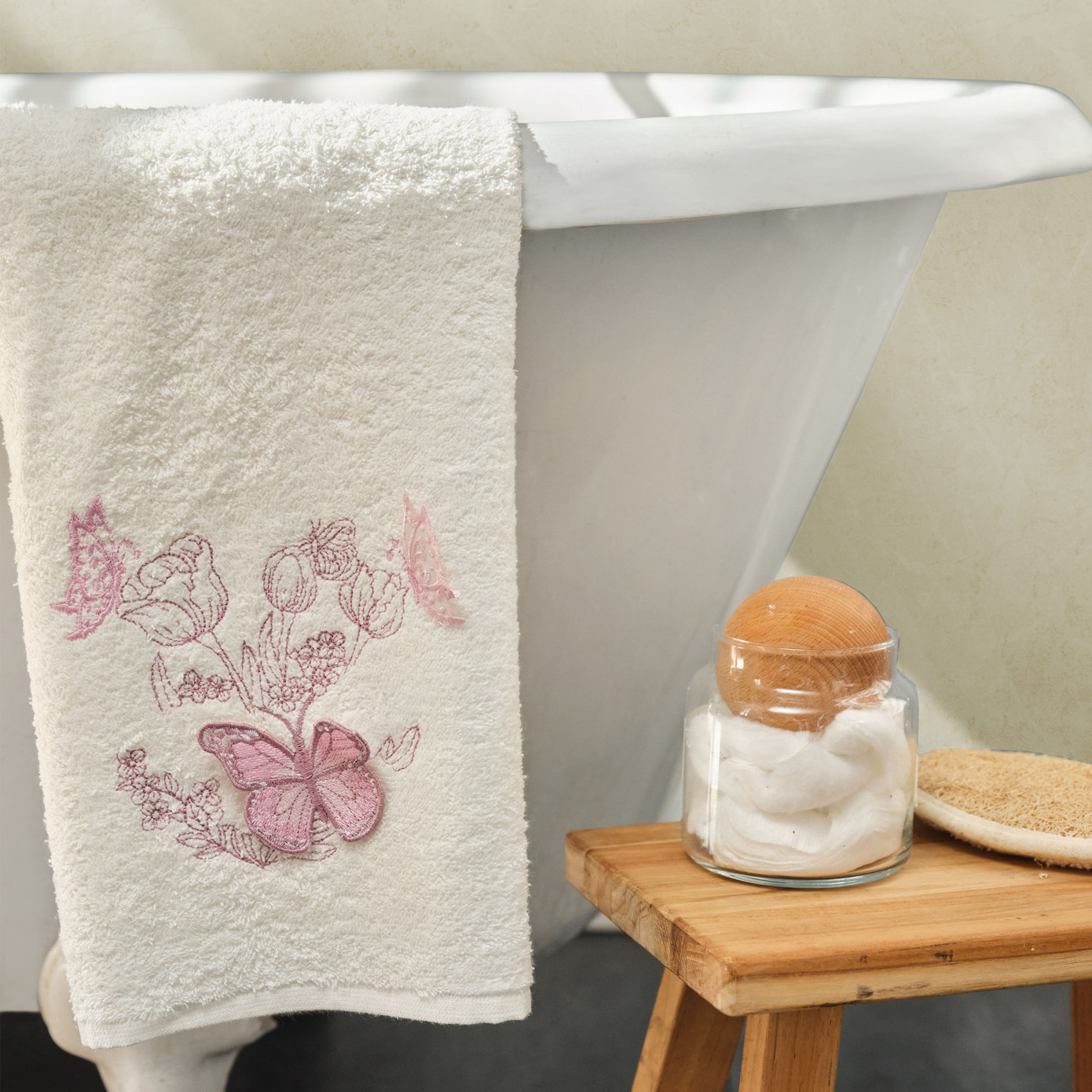 Karaca Home Butterfly 3D Embroidered Powder Beige 6 Pcs Family Bathroom Set