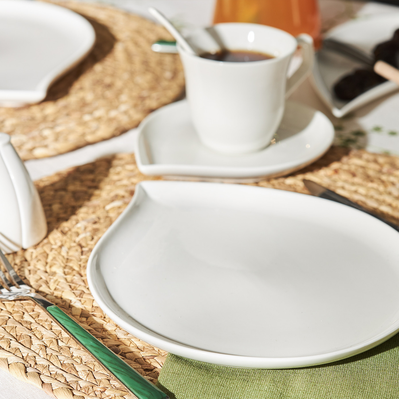 Emsan Bianca Leaf Porcelain 32 Pieces 6 Person Breakfast/Service Set