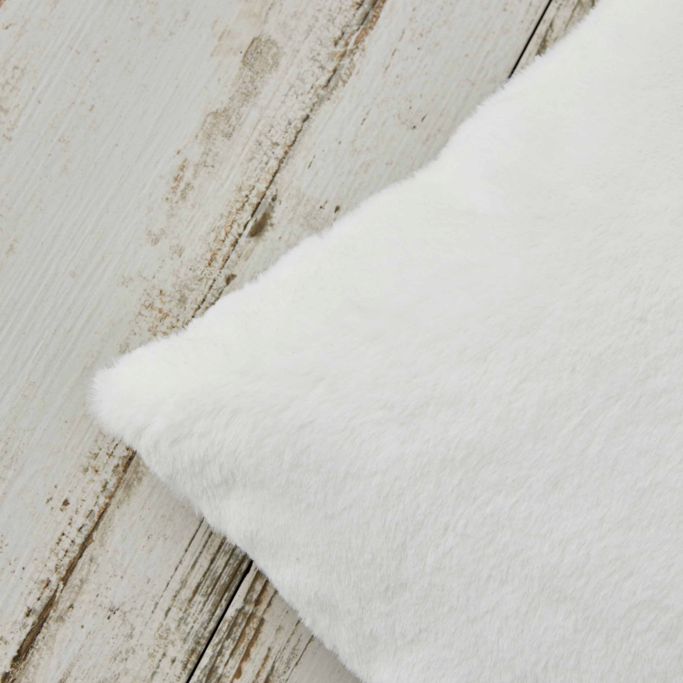 Cashmere Carpet 7/24 Cozy White Cushion 45x45 Cm