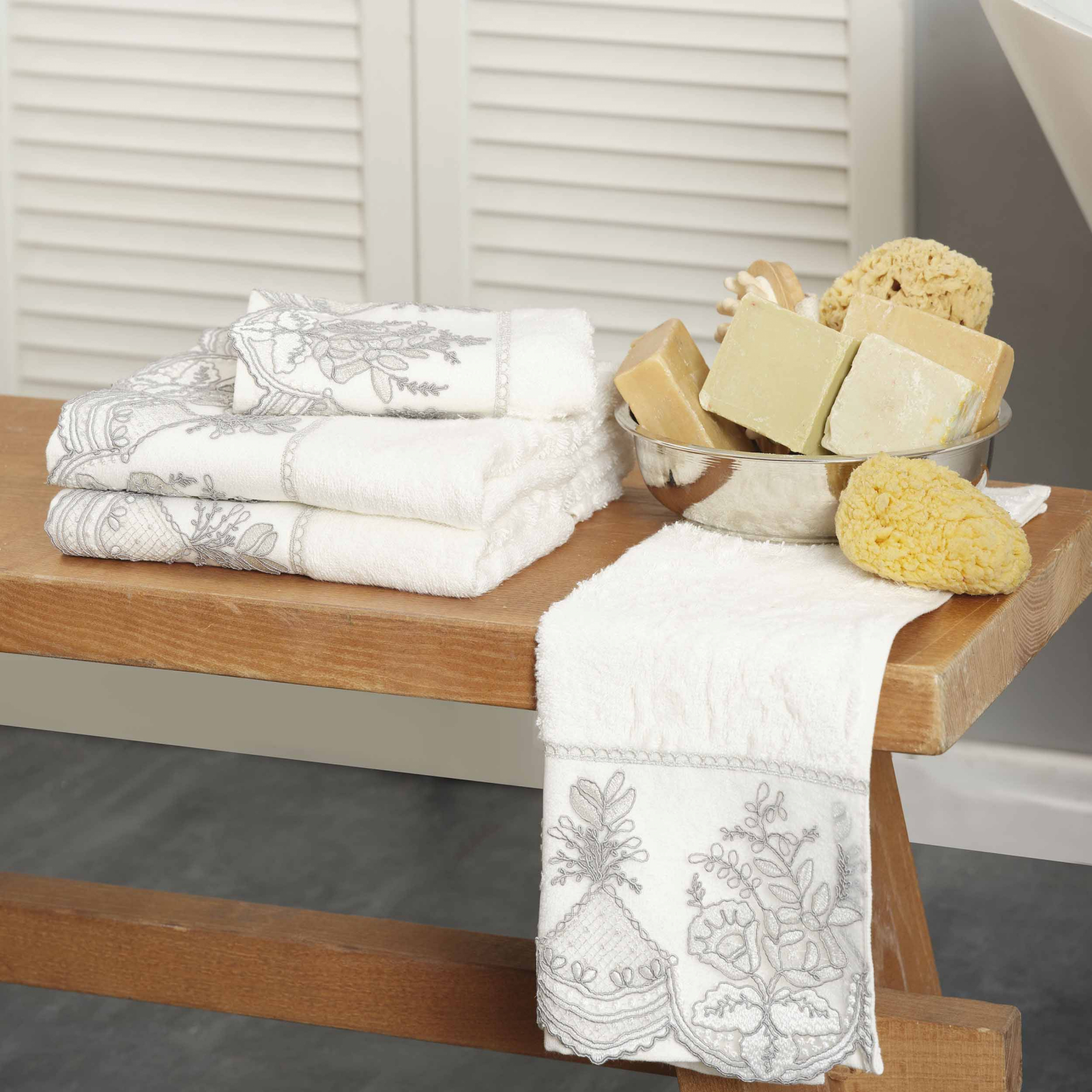 Karaca Home Monique Silver French Lacy Bamboo Towel Set