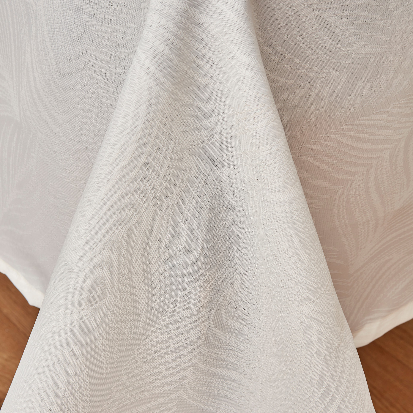 Karaca Home Walden Carefree Table Linen Ecru