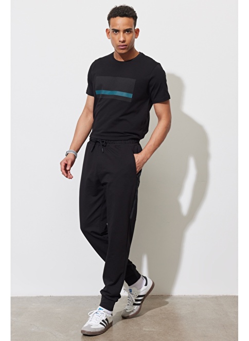 Standard Fit Regular Cut Sweatpants