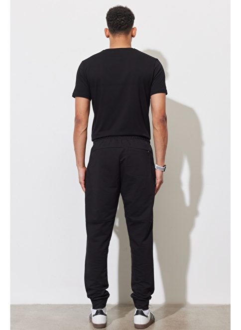 Standard Fit Regular Cut Sweatpants