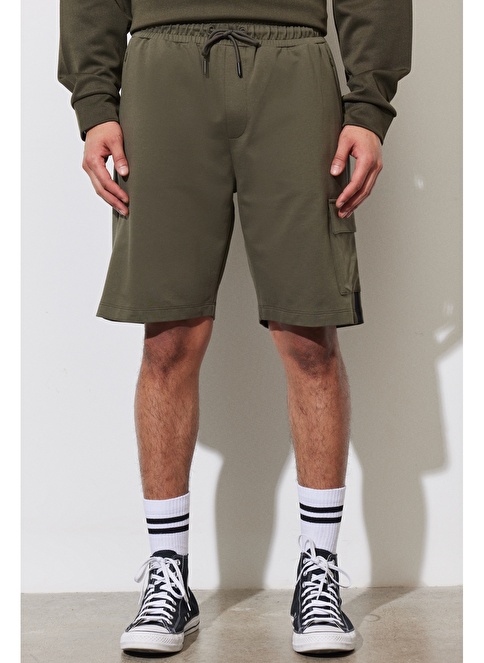 Standard Fit Regular Cut Cotton Shorts With Pocket