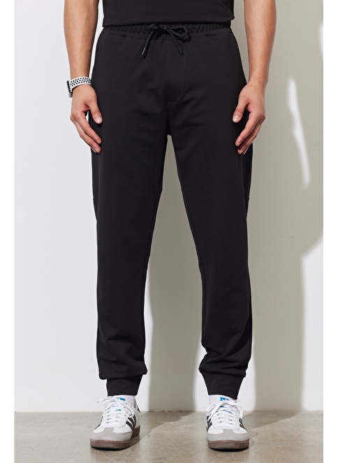 Standard Fit Regular Cut Sweatpants